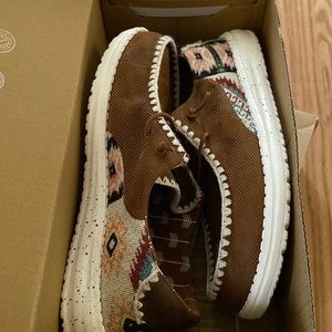 Wendy Rodeo Tan Aztec Heydudes